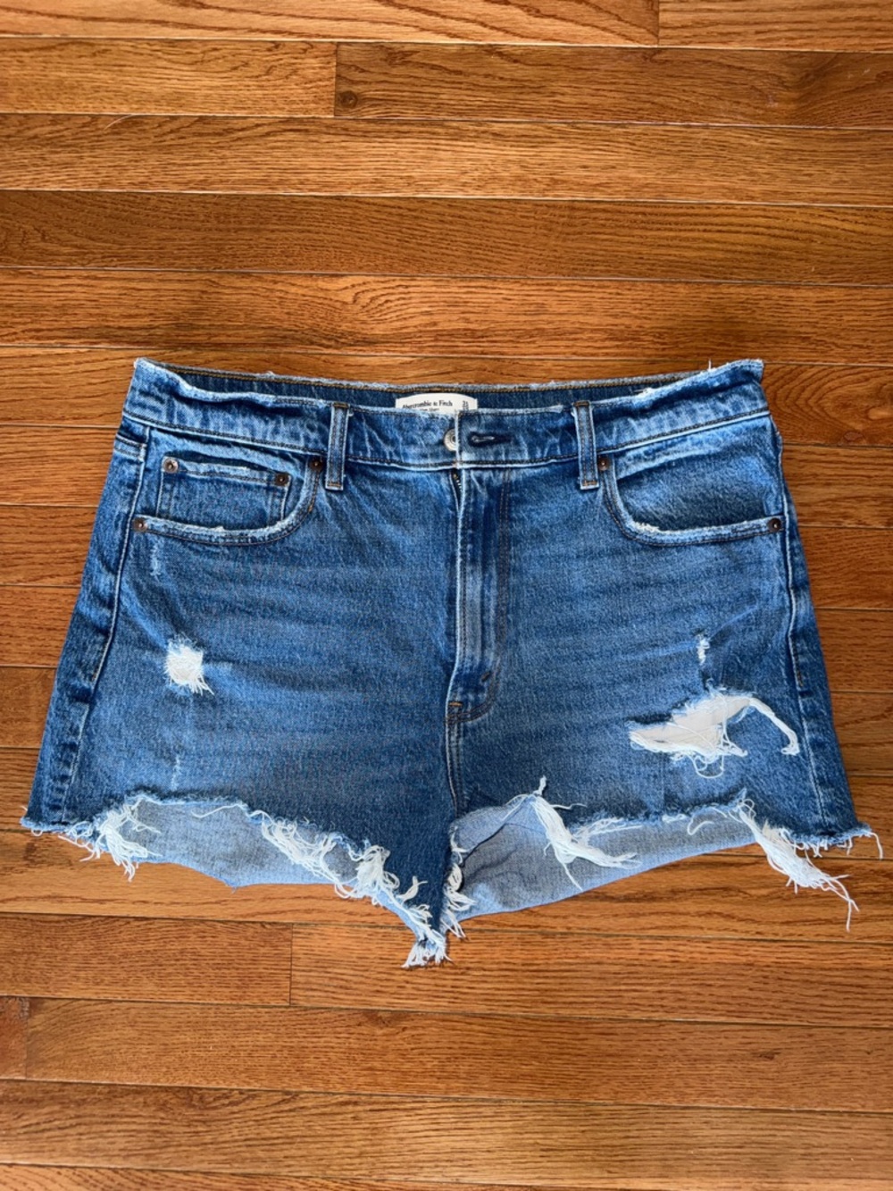 Abercrombie & Fitch The Mom Short High Rise